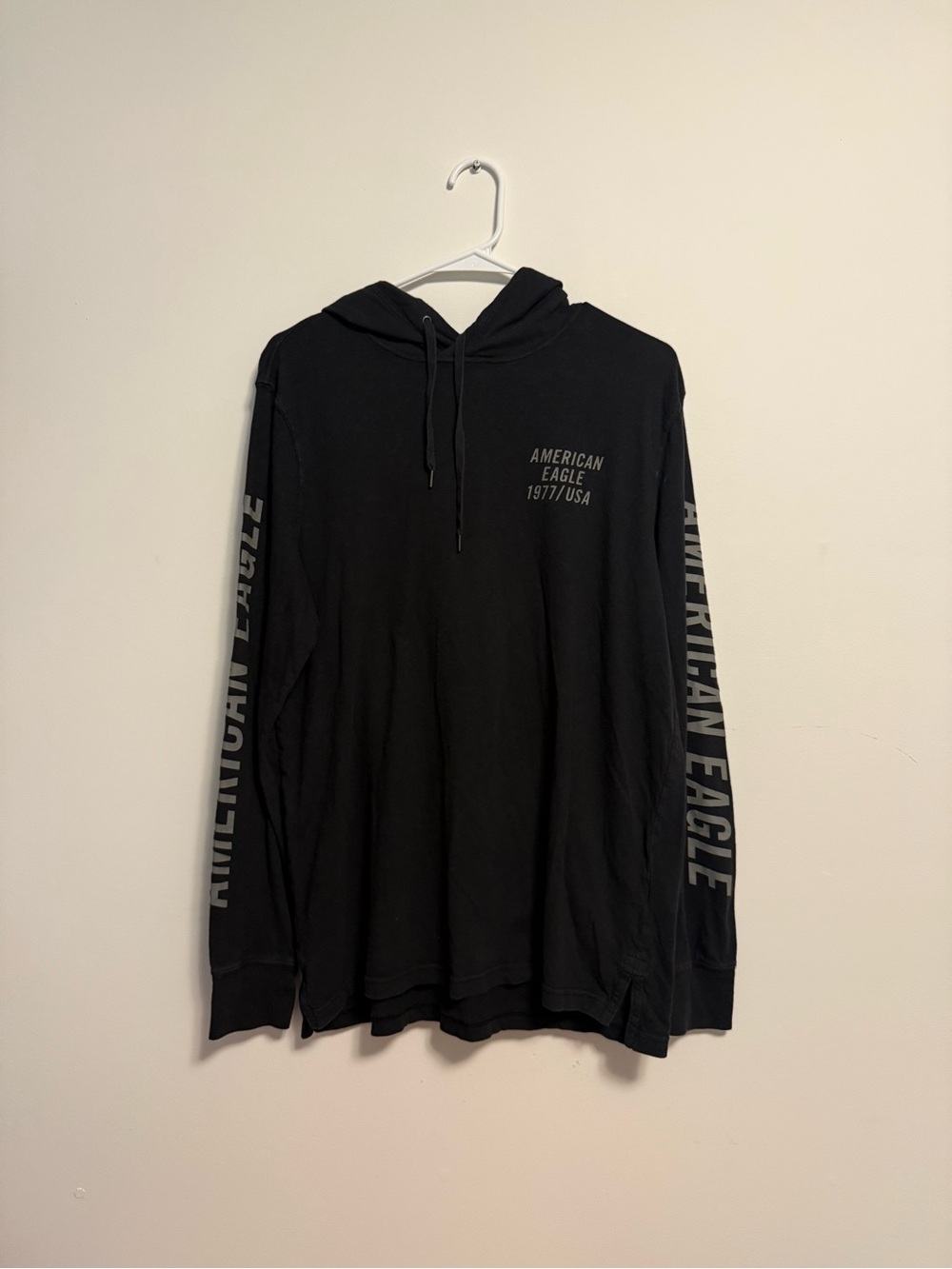 American Eagle Outfitters Men’s Black Long-Sleeve Hoodie Shirt